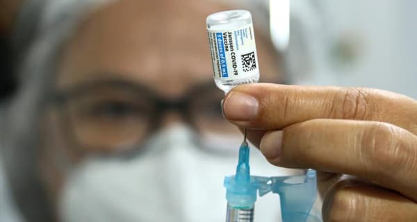 Sesa distribui mais 130 mil vacinas contra Covid-19 pelo Paraná