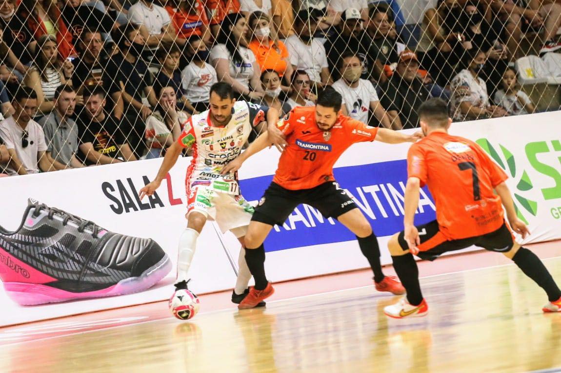Cascavel faz história, bate Carlos Barbosa e vai à final da Liga Nacional de Futsal