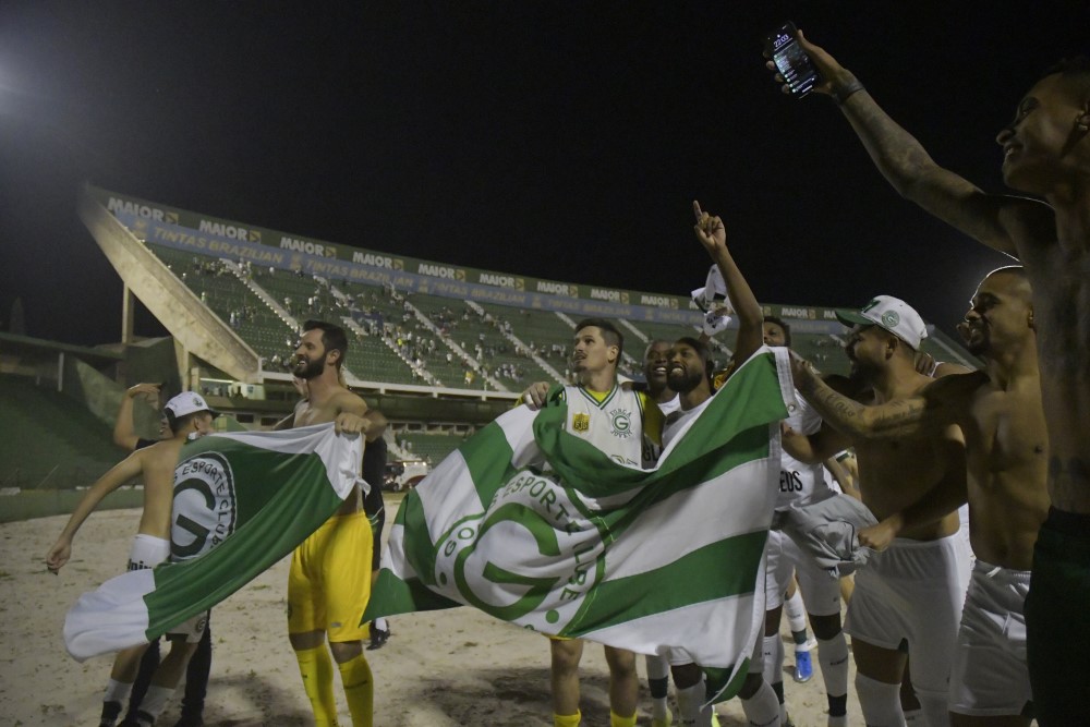 Goiás vence o Guarani e garante volta à Série A do Brasileiro