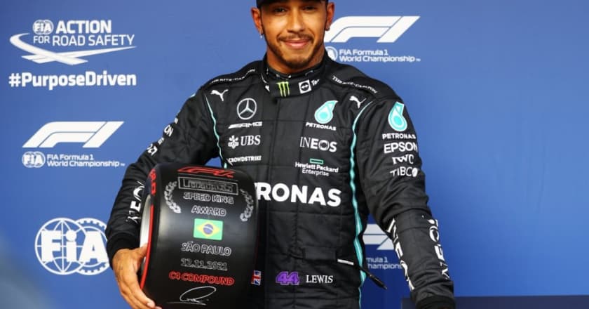 Hamilton faz melhor volta e larga na pole da corrida sprint do GP de São Paulo