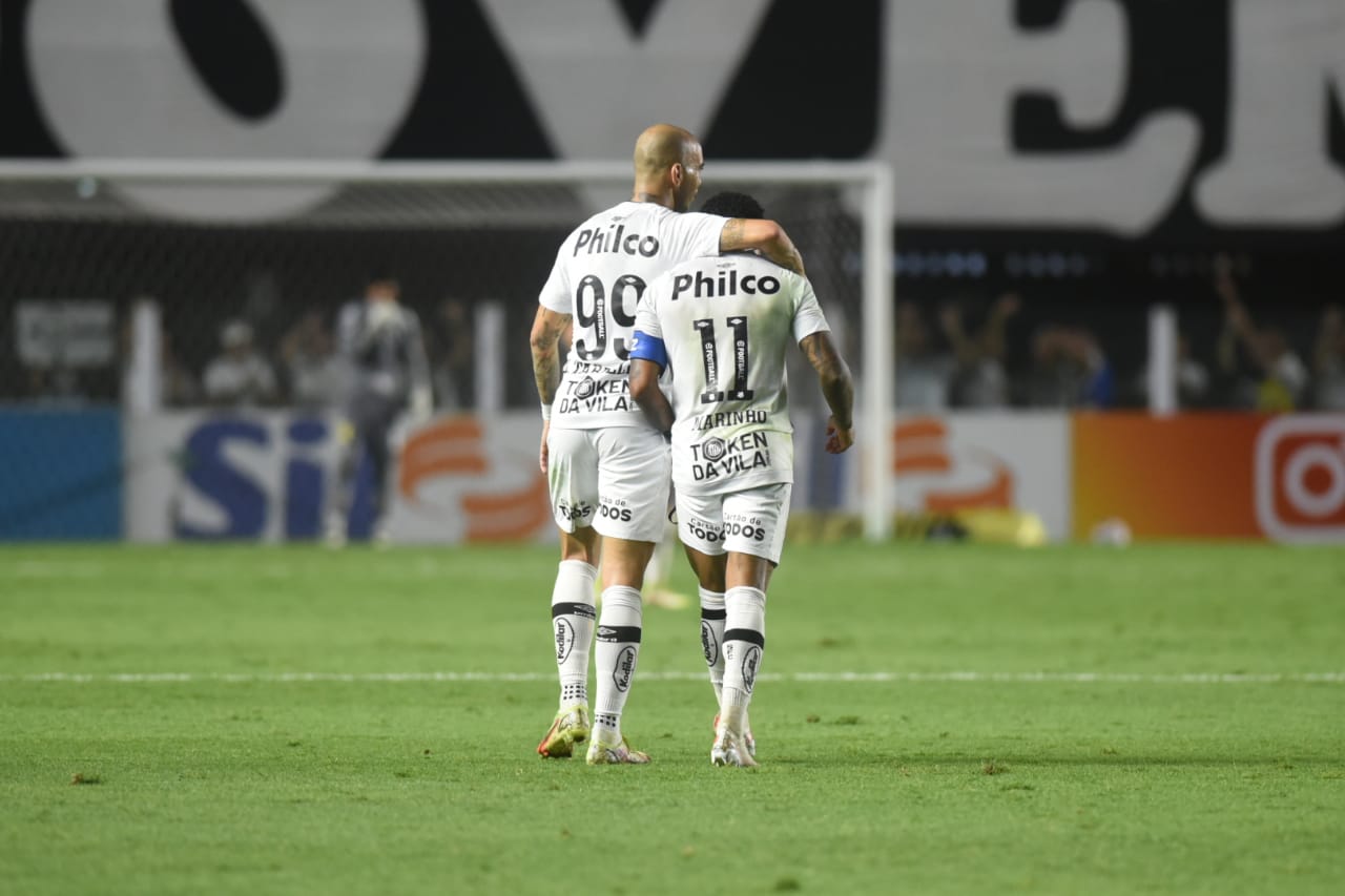 Marinho encerra jejum de gols, e Santos vence o Bragantino na Vila