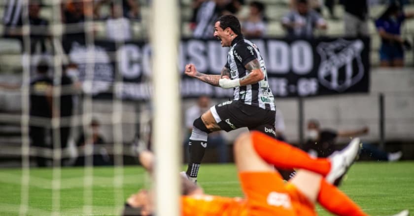 Corinthians perde do Ceará e mantém briga pelo G-4 do Campeonato Brasileiro embolada