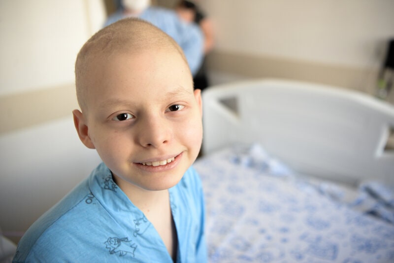 Julio, de 12 anos, foi diagnosticado precocemente e tem reagido bem ao tratamento (Camila Hampf/Hospital Pequeno Príncipe)