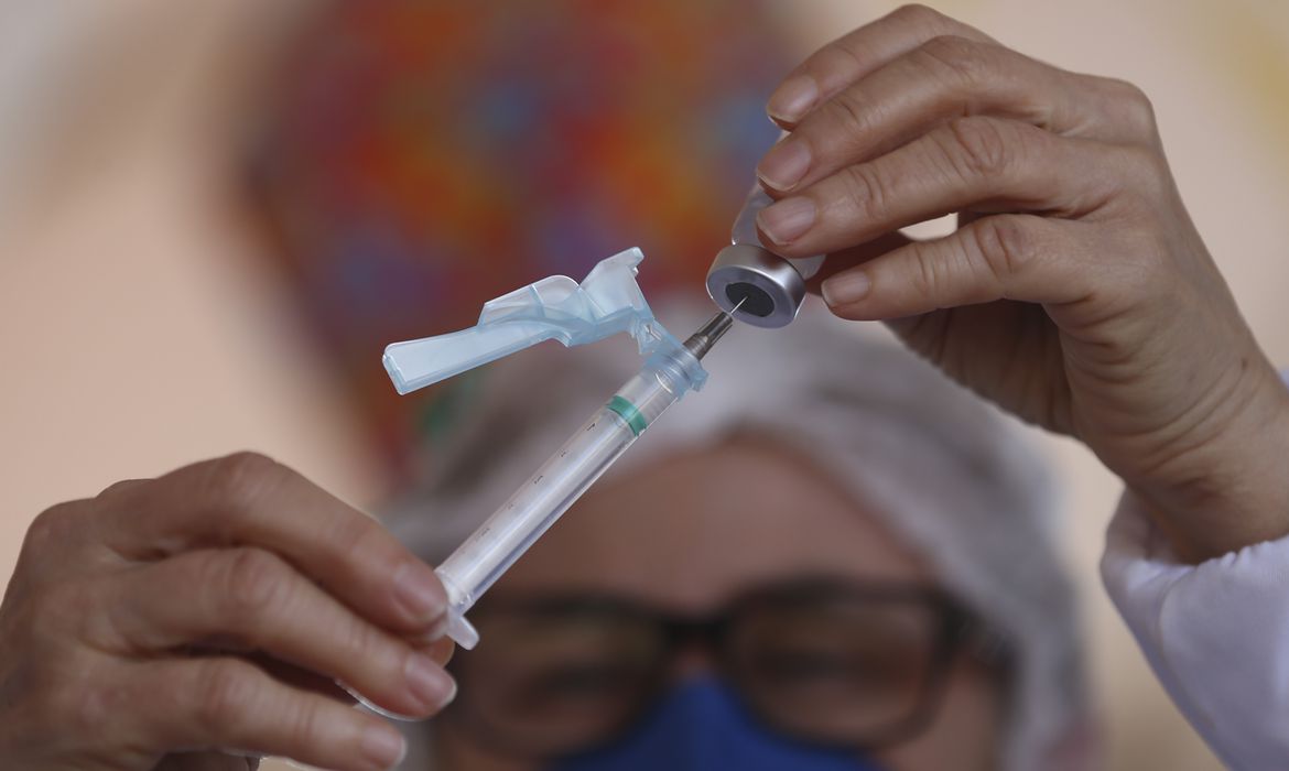Covid-19: Estudo diz que brasileiros sentem seguros com a vacinação