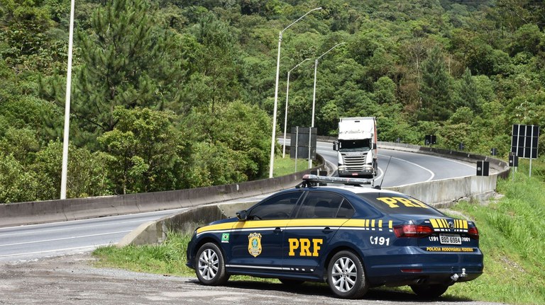 Operação Finados: PRF registra 2.663 infrações em rodovias do Paraná