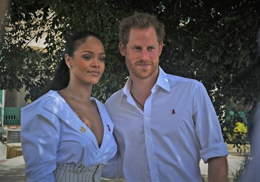 Rihanna é declarada heroína de Barbados, que rompe com monarquia britânica