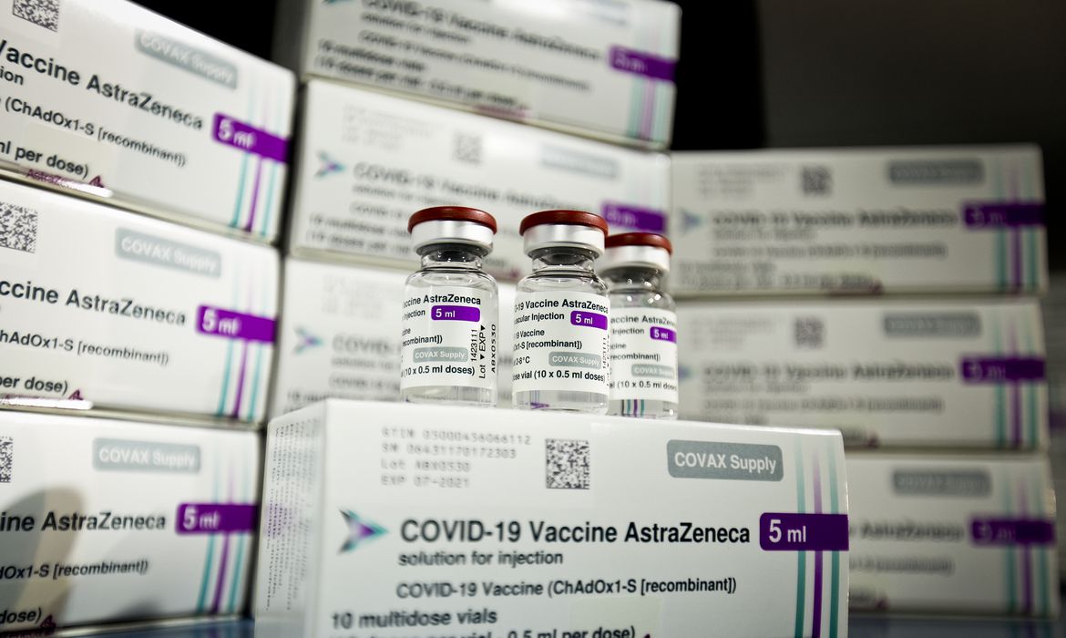 Covid-19: vacina doada pelos Estados Unidos chega ao Brasil