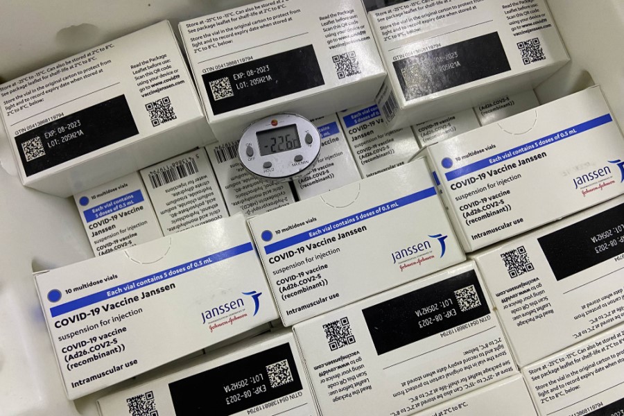 Vacinas da Janssen começam a ser distribuídas nesta quarta-feira (15) no Paraná
