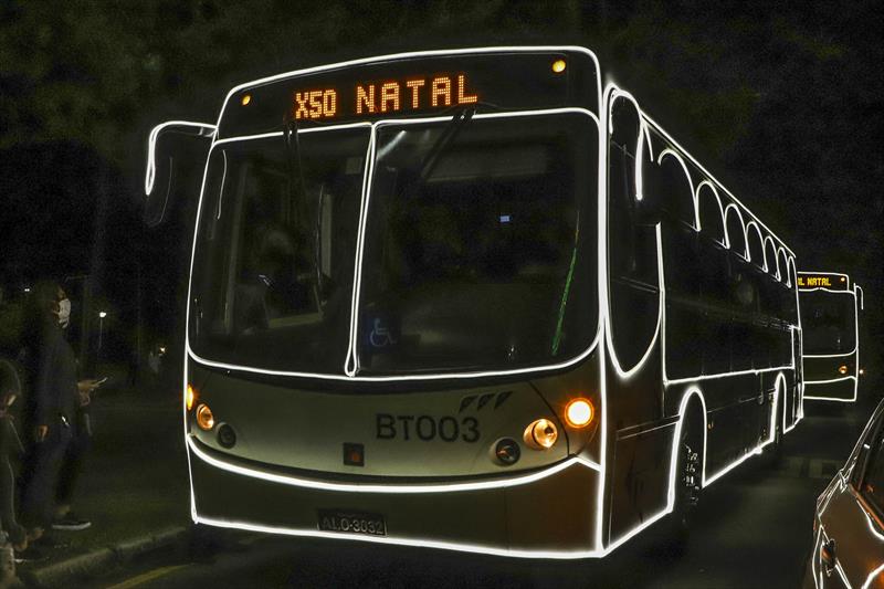 Curitiba terá duas linhas de ônibus para atrações de Natal a partir deste sábado (4)