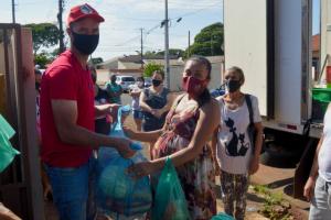 Natal Sem Fome do MST distribui 87,5 toneladas de alimentos no Paraná