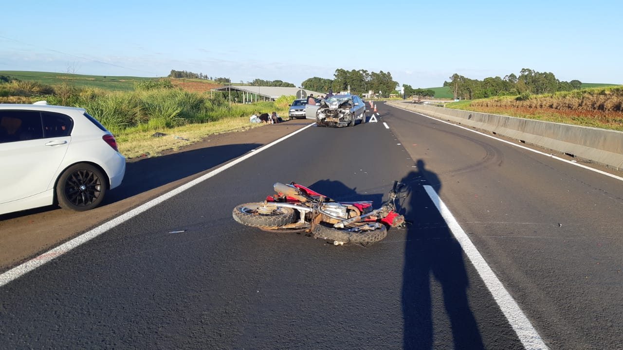 Motociclista morre após colisão e atropelamento na BR-376, no Paraná