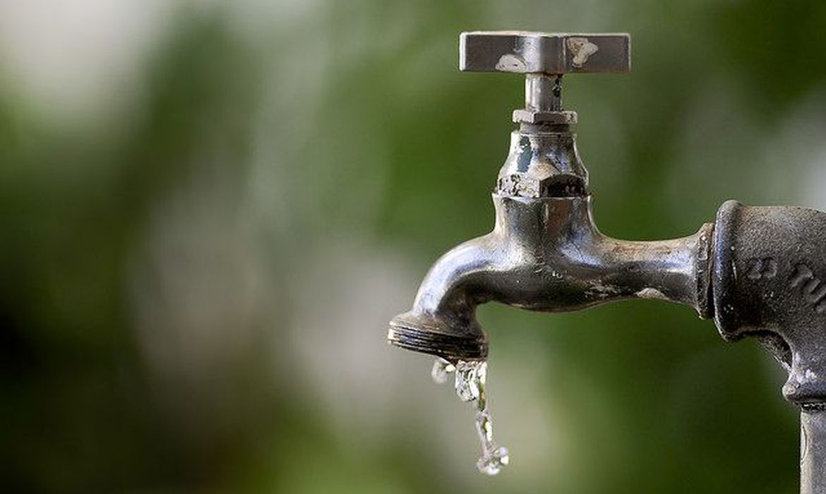 Falha no sistema afeta abastecimento de água em Curitiba e região; veja os bairros