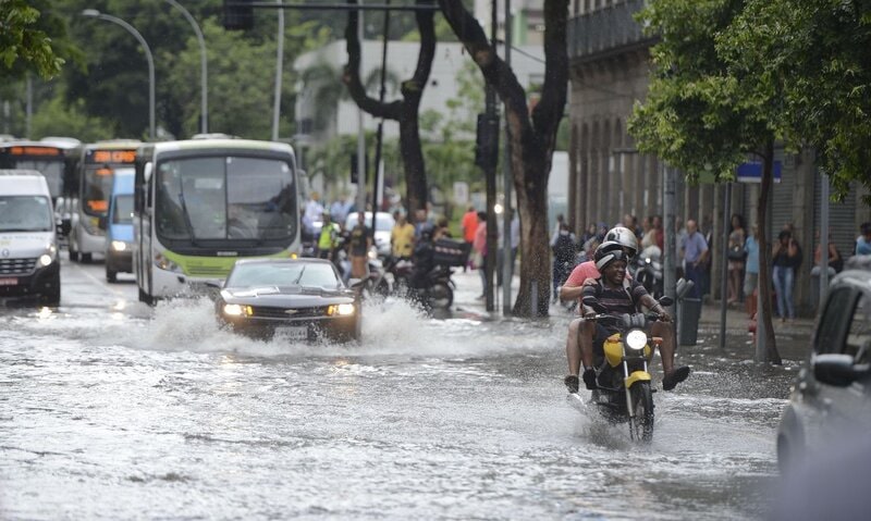 Alerta Laranja: Ciclone extratropical pode trazer chuvas intensas ao RJ