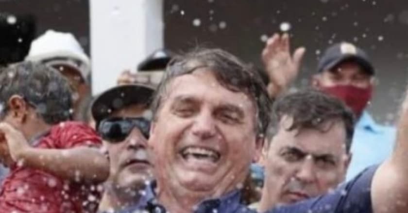 Bolsonaro visita Beto Carreto e curte parque temático em SC em meio a tragédia da BA