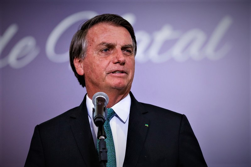 Bolsonaro sanciona lei que libera R$ 300 milhões para vale-gás em dezembro