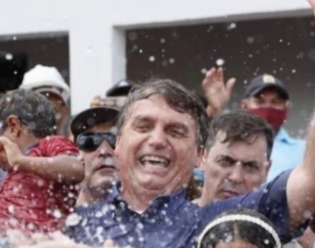 Ômicron é bem-vinda ao Brasil, diz Bolsonaro que é chamado de desumano