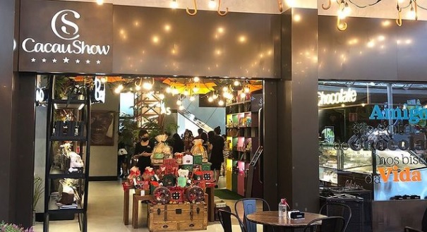 Rede de chocolates inaugura mega store em shopping