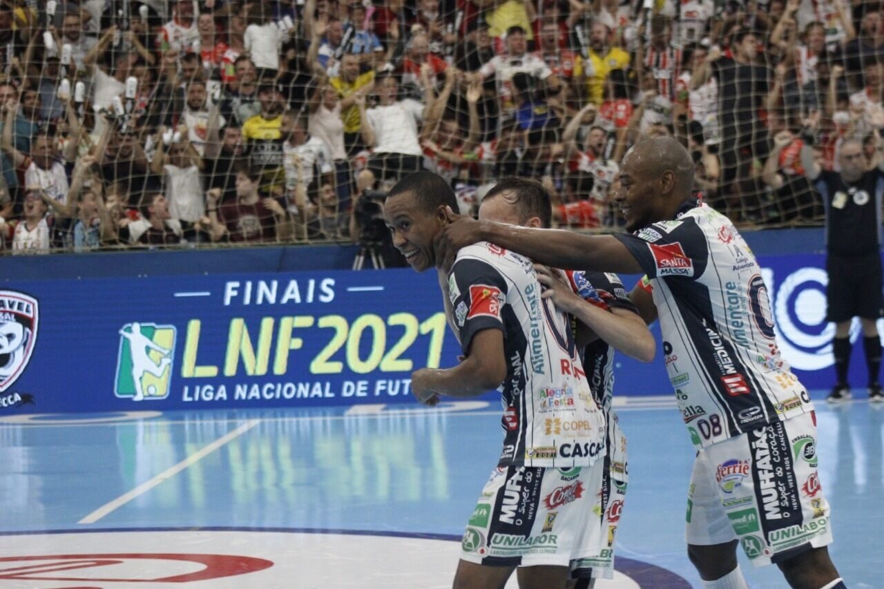 Cascavel goleia o Sorocaba e é campeão inédito da Liga Nacional de Futsal