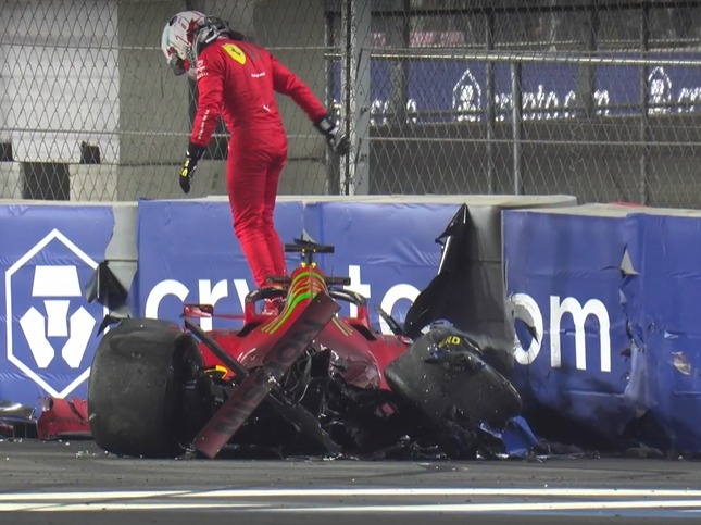 F1: Leclerc sofre acidente e carro da Ferrari fica destruído em treino na Arábia Saudita