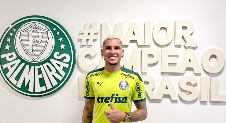 Palmeiras anuncia a contratação do atacante Rafael Navarro, ex-Botafogo