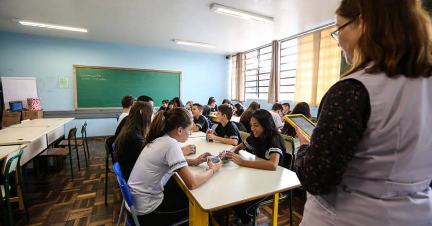 Reajuste dos professores: Paraná aumenta piso salarial para R$ 5.545