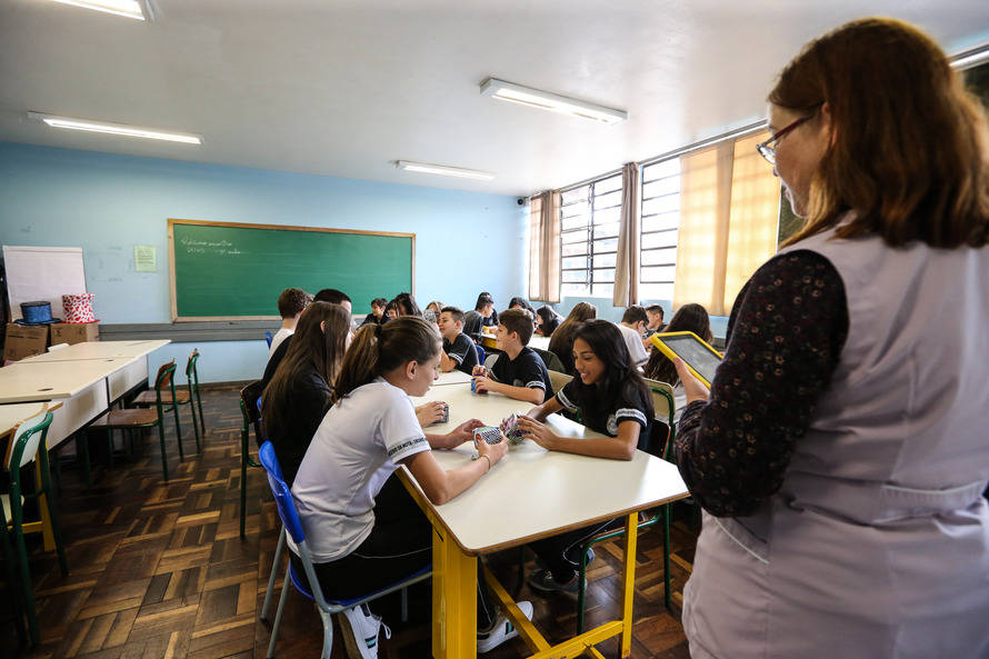 Reajustes dos professores: Paraná aumenta piso salarial para R$ 5.545