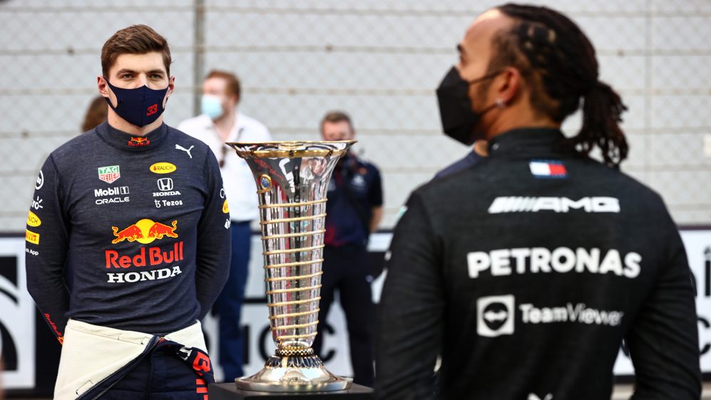 Verstappen revela parabéns de Hamilton e de chefe da Mercedes após título