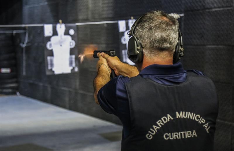 Guardas Municipais têm armamento substituído por pistolas 9mm em Curitiba