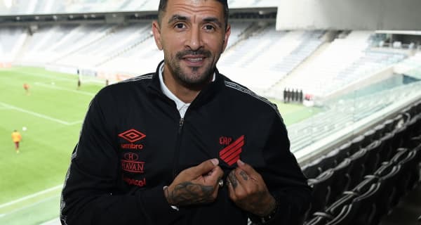 Athletico Lucho González novo auxiliar