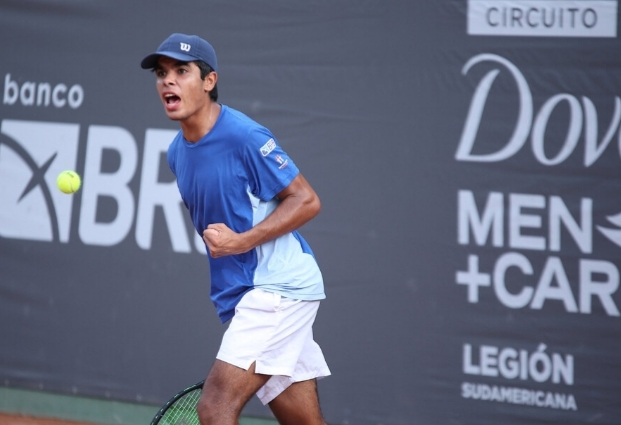 Tenista curitibano de 16 anos conquista maior vitória da carreira em Blumenau