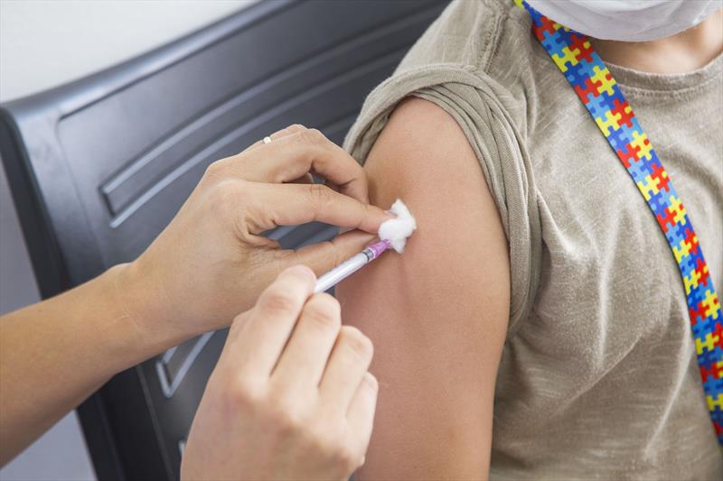 Curitiba amplia vacinação contra Covid-19 para crianças com comorbidades