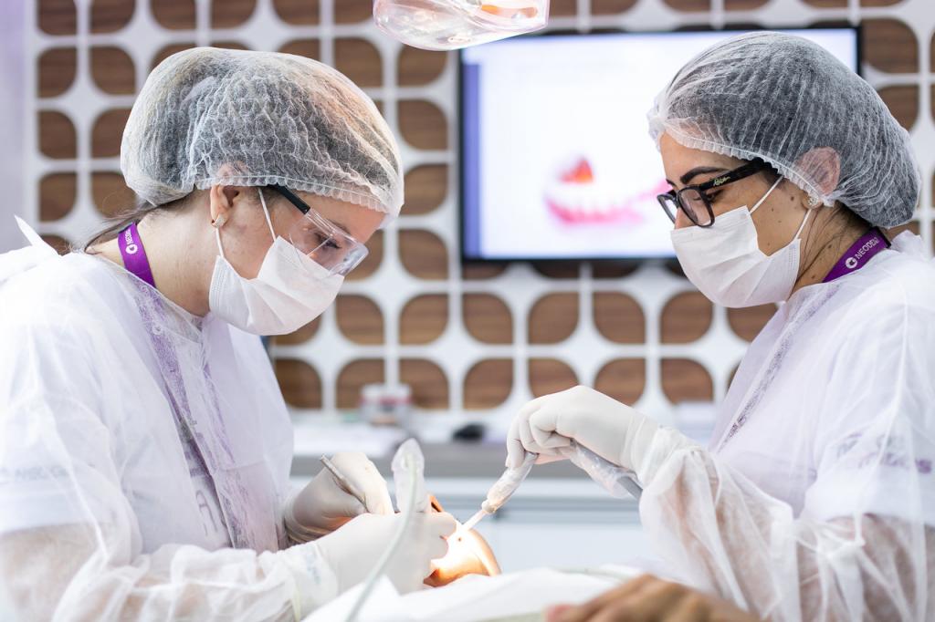 implantes e clareamento dental termos Google