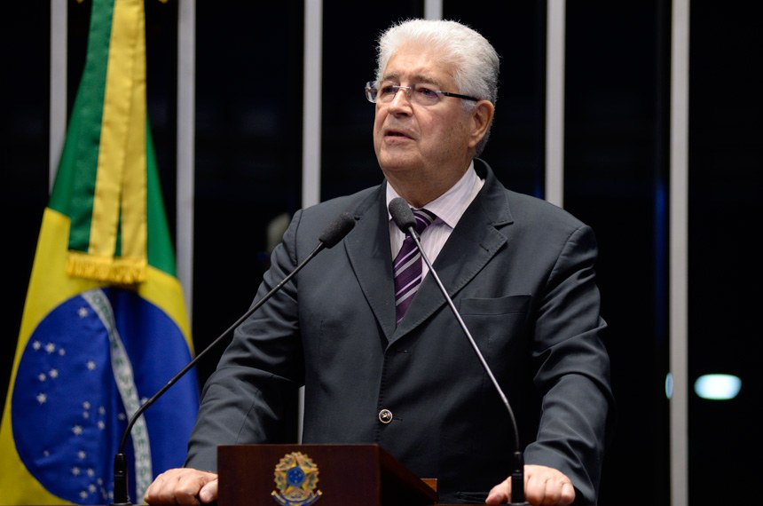 Pelas redes sociais, Roberto Requião anuncia pré-candidatura ao Governo do Paraná