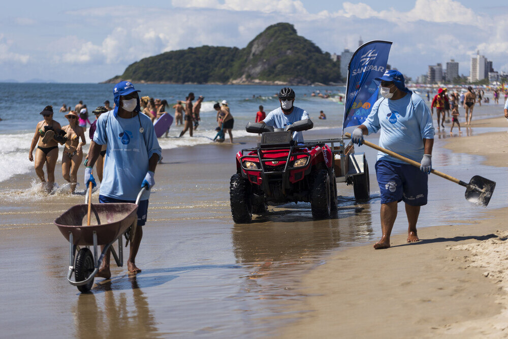 Sanepar retira mais de 23 toneladas de lixo das praias do Paraná na virada do ano