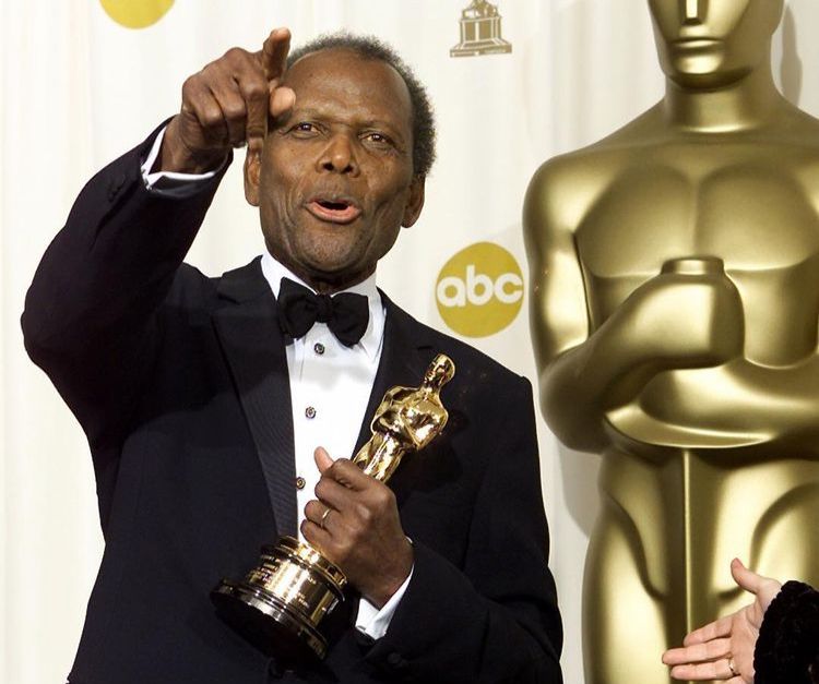 Morre Sidney Poitier, primeiro ator negro a ganhar o Oscar