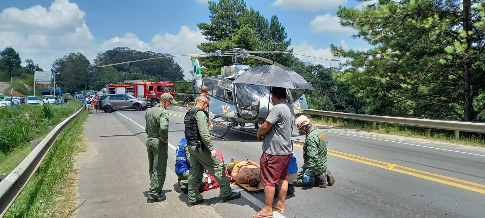 Motorista do caminhão ficou preso nas ferragens e foi levado ao hospital de helicóptero. Foto: Divulgação/BPMOA